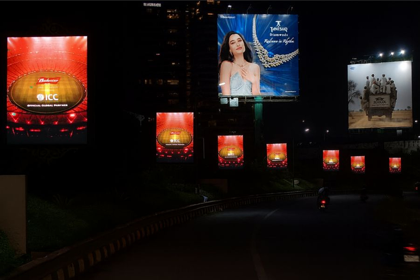 Budweiser 0.0 Executes a 50+ Screen DOOH Roadblock Across Mumbai’s Western Express Highway