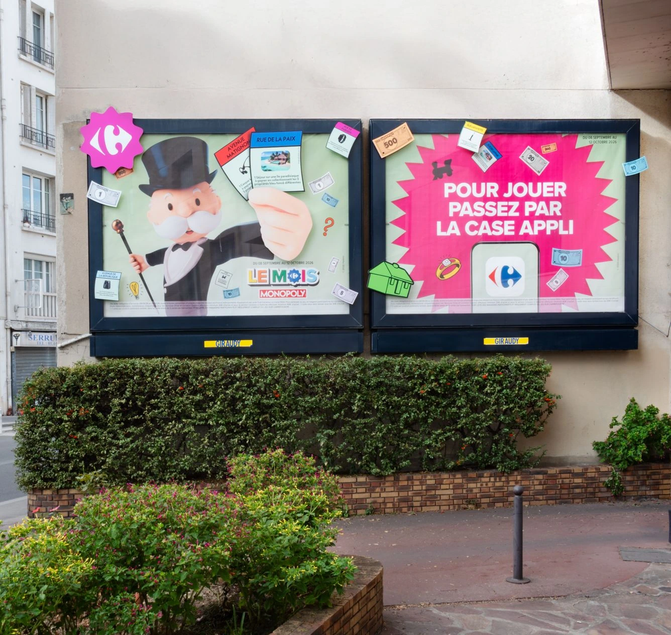 Dual Carrefour Monopoly billboards in Paris showing Monsieur Monopoly on one panel and the message 'Pour jouer passez par la case appli' on the second panel promoting the Carrefour app.