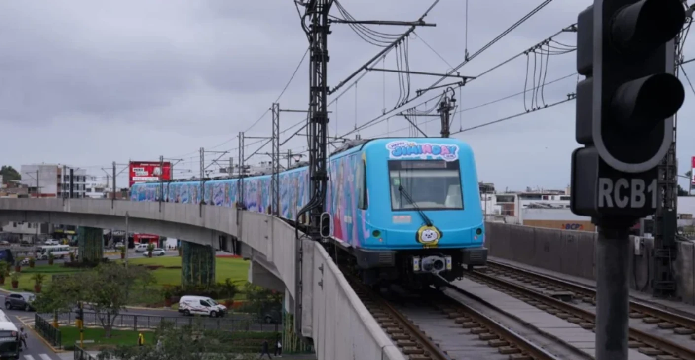 Blue and pastel Jimin-themed Línea 1 train traveling through Lima as part of the fan project A Train of Love for Jimin.